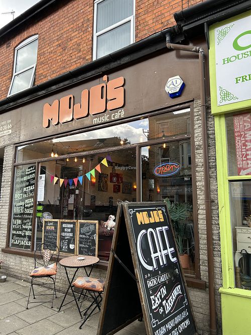 Mojos Music Cafe shopfront, 55 Victoria Road